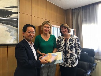 記念品の交換