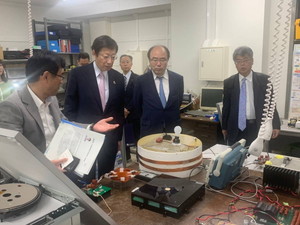三島准教授による研究紹介の様子